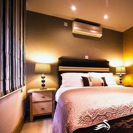 Thameside Hotel Reading Bagian luar foto