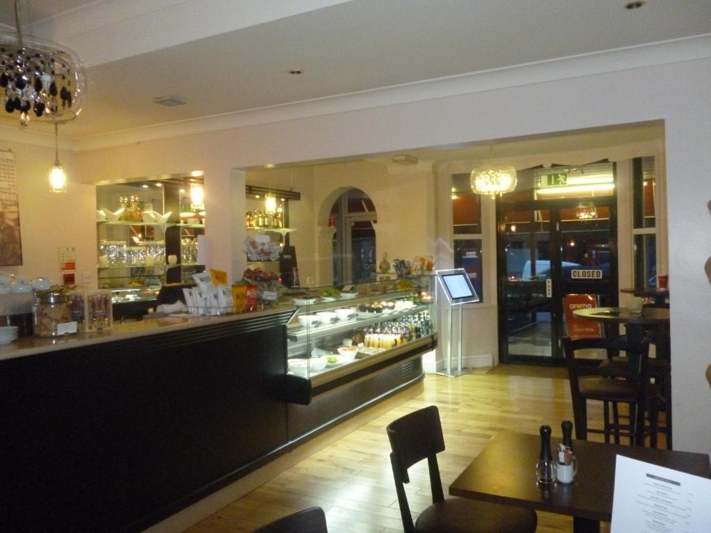 Thameside Hotel Reading Bagian luar foto